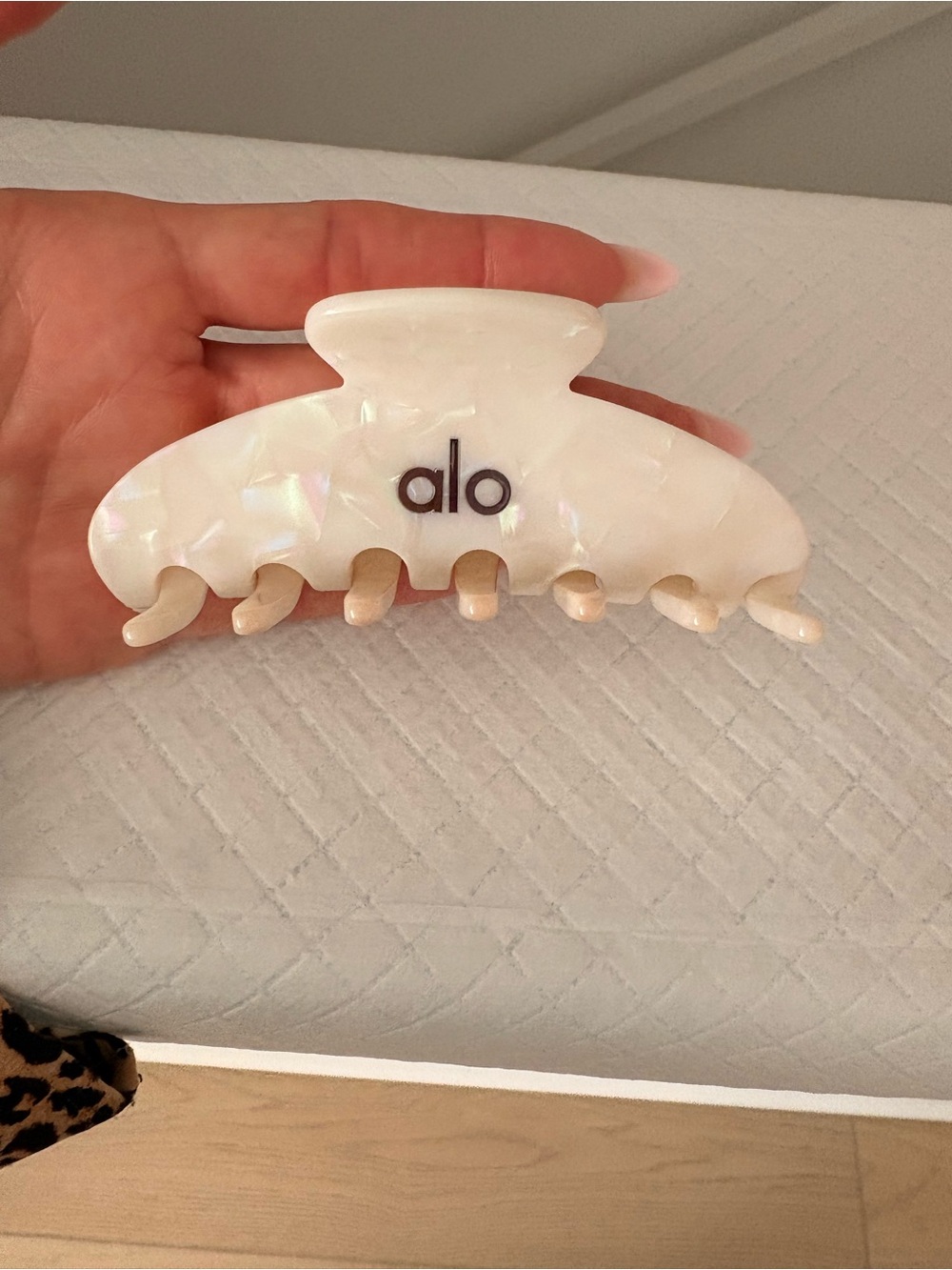 ALO Yoga Iridescent Pearl White Hair Claw Clip